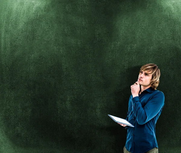 Hipster zakenman met behulp van Tablet PC — Stockfoto