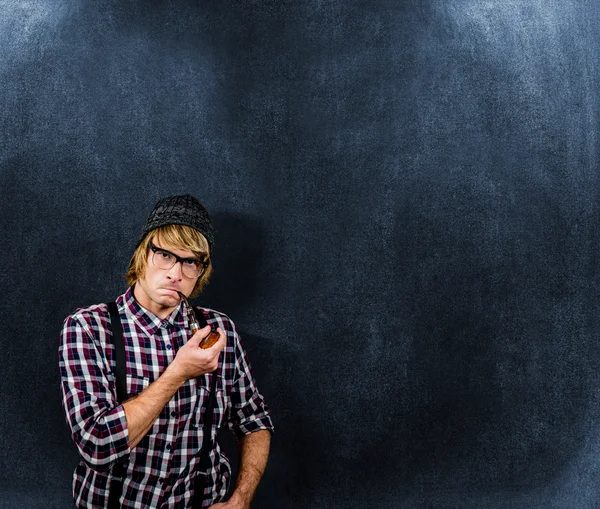 Blond hipster een pijp roken — Stockfoto