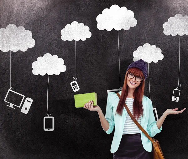 Hipster donna con borsa e libro — Foto Stock