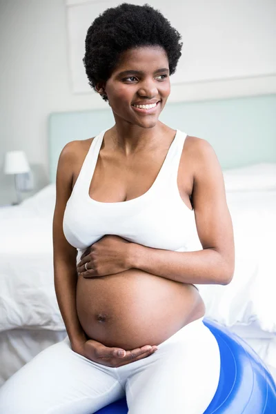 Pregnant woman rubbing her belly — Stock Photo, Image