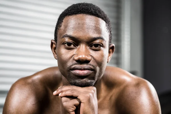 Retrato de un hombre musculoso sin camisa —  Fotos de Stock