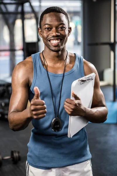 Lachende trainer duimen opdagen — Stockfoto