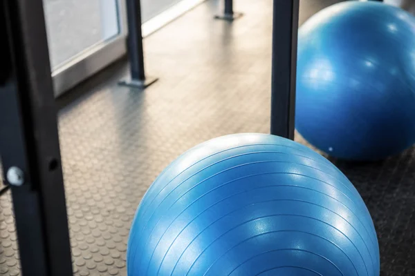 Fitness míče v tělocvičně — Stock fotografie