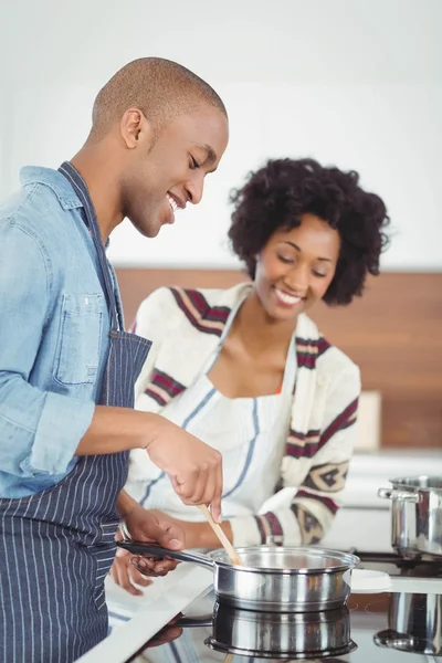 Happy couple cooking together — Stock Photo, Image