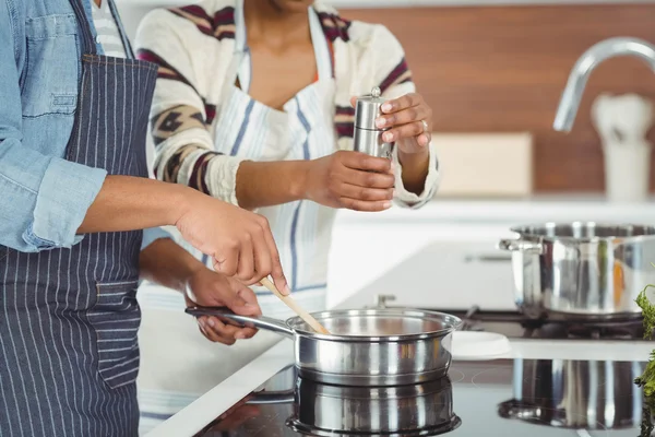 Midsection of couple cooking together — Stock Photo, Image