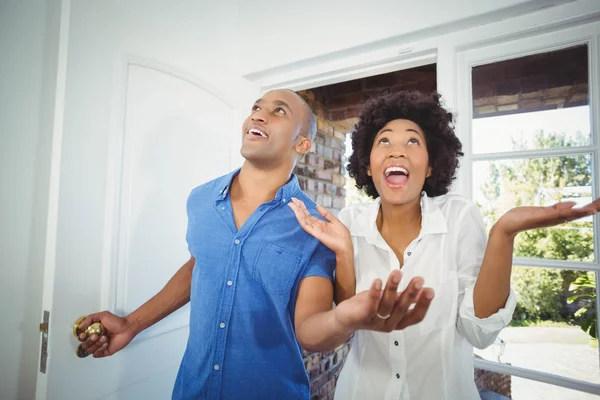 Happy couple entering in their house — 스톡 사진