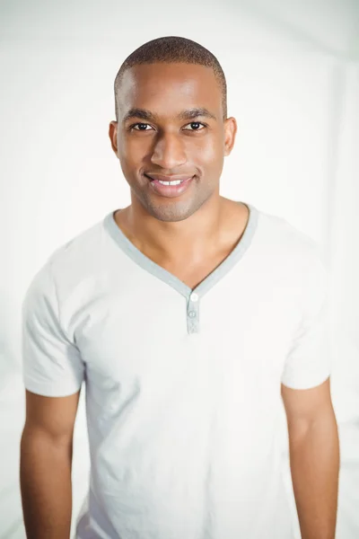 Portrait of smiling man standing — Stock Photo, Image