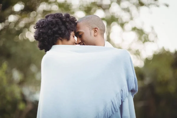 Couple standing nose to nose — Stock Photo, Image