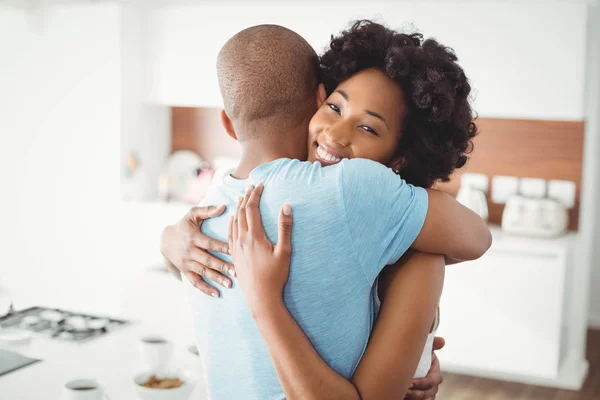 Happy couple embracing — Stock Photo, Image