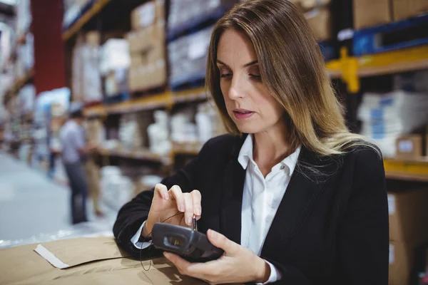 Warehouse manager using scanner — Stock Photo, Image