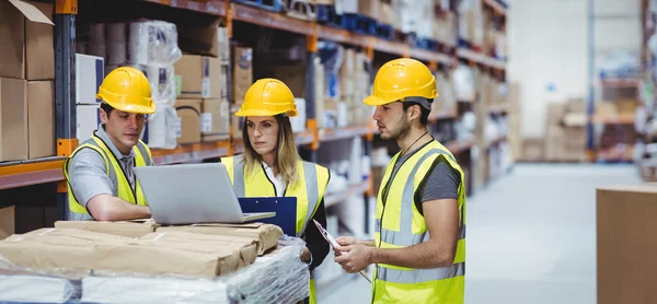 Portrait of smiling warehouse managers — Stock Photo, Image