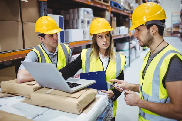 Portrait of smiling warehouse managers — Stock Photo, Image