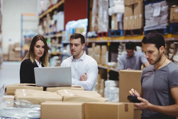 Portrait of smiling warehouse managers — Stock Photo, Image