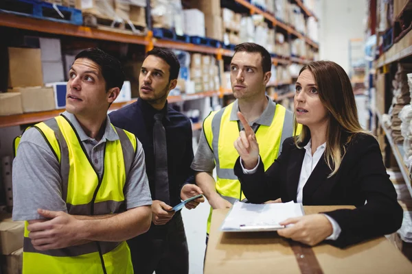 Warehouse manager and workers talking — Stock Photo, Image