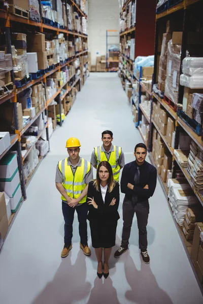 Porträt des Lagerleiters und der Arbeiter — Stockfoto