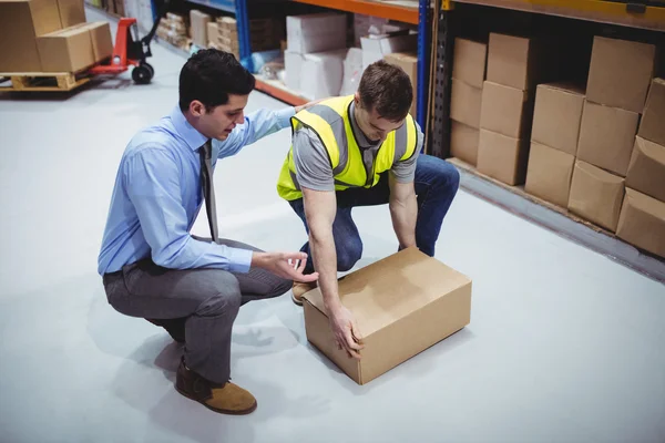 Manager training worker for health and safety measure — Stock Photo, Image