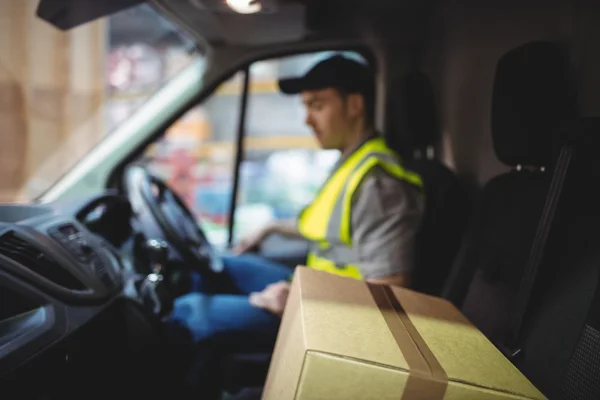 Delivery driver driving van with parcels on seat — Stock Photo, Image