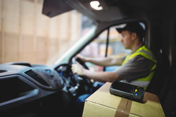 Delivery driver driving van — Stock Photo, Image