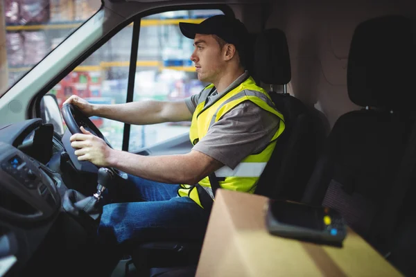 Delivery driver driving van — Stock Photo, Image
