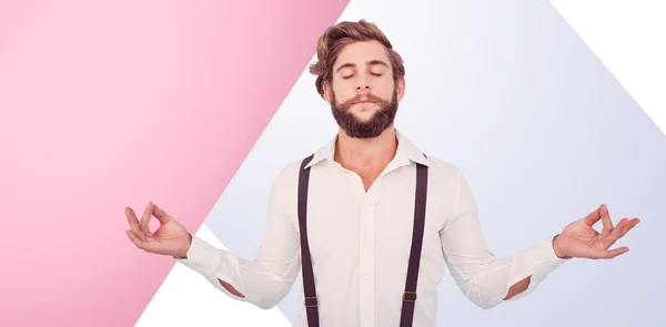 Hipster meditando brazos extendidos — Foto de Stock