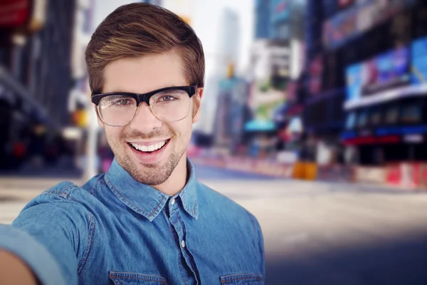 Hombre feliz con anteojos — Foto de Stock