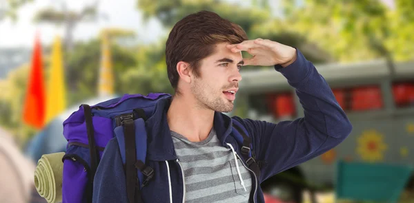 Homme avec des yeux de protection de sac à dos — Photo