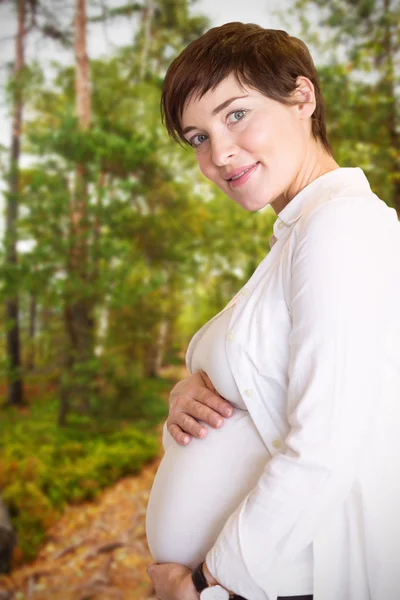 Těhotná žena drží břicho — Stock fotografie