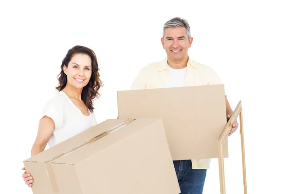 Happy couple carrying box — Stock Photo, Image