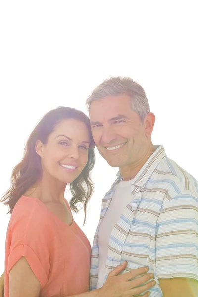 Couple souriant sur blanc — Photo