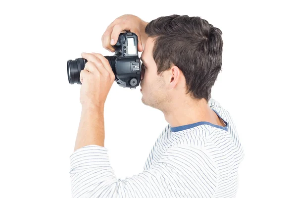 Hombre tomando fotos con cámara profesional — Foto de Stock