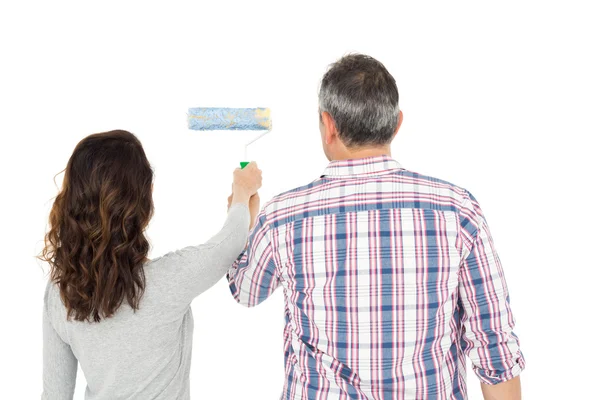 Schilderen met roller (echt) paar — Stockfoto