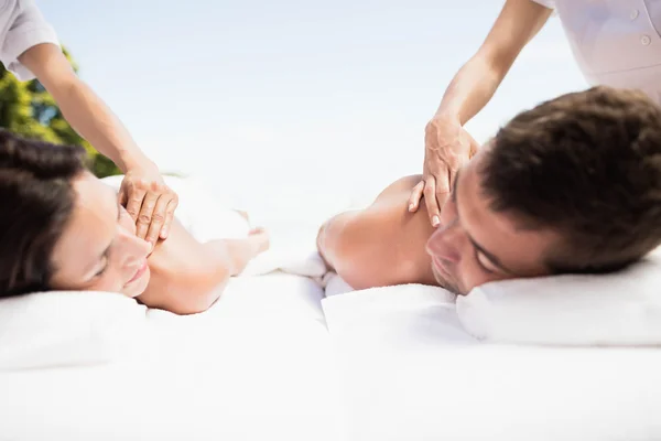 Couple receiving massage from masseur — Stock Photo, Image