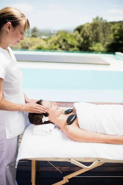 Woman receiving head massage — Stock Photo, Image
