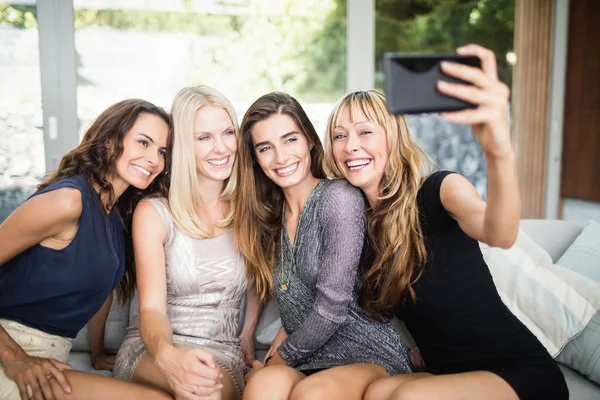 Women taking selfie with mobile phone — Stock Photo, Image
