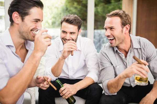 Men smoking and drinking — Stock Photo, Image