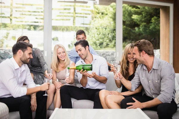 Man pouring champagne in glasses — Stock Photo, Image