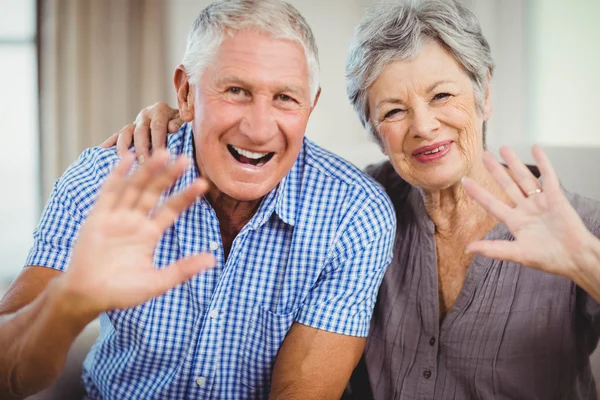 Seniorenpaar lächelt — Stockfoto