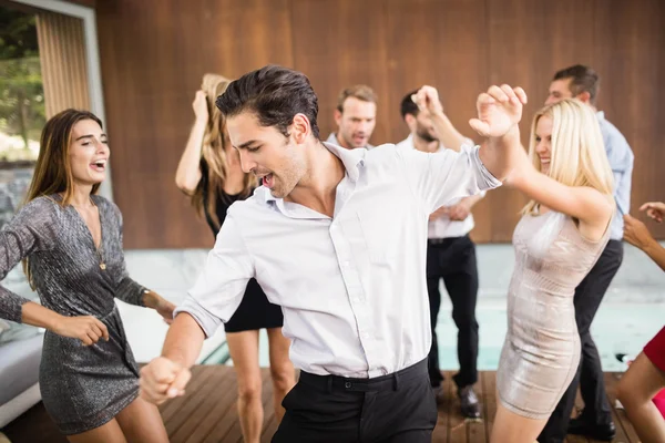 Group of young friends dancing — Stock Photo, Image