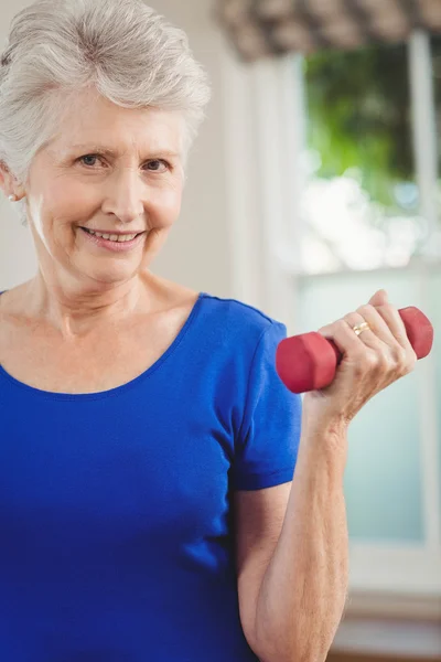 Senior woman exercising with dumbbells — Stock Photo, Image