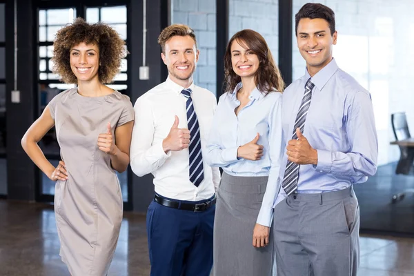 El exitoso equipo de negocios celebra la victoria — Foto de Stock