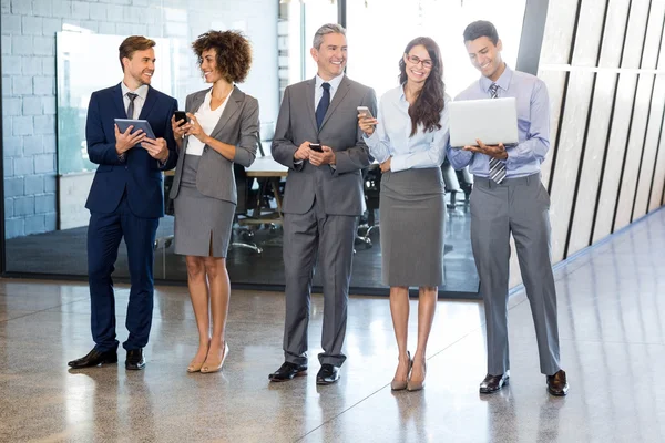 Gente de negocios en la oficina — Foto de Stock