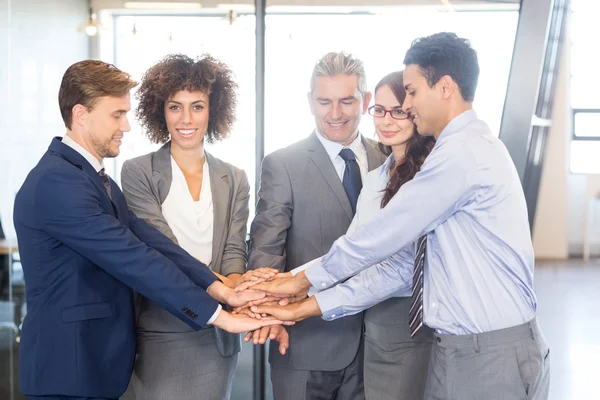 Business människor händer staplade över varandra — Stockfoto