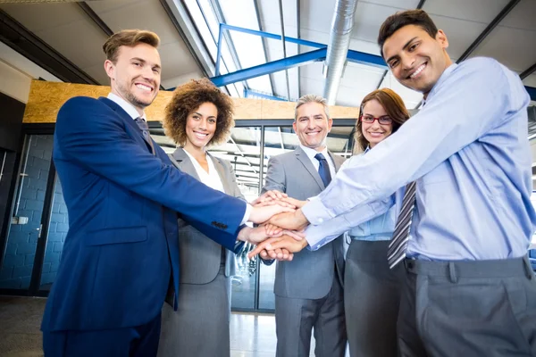 Business mensen handen gestapeld — Stockfoto