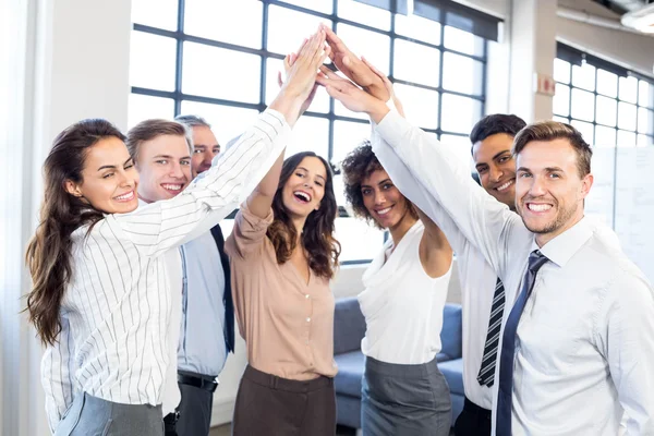 Business folk stapling händer — Stockfoto