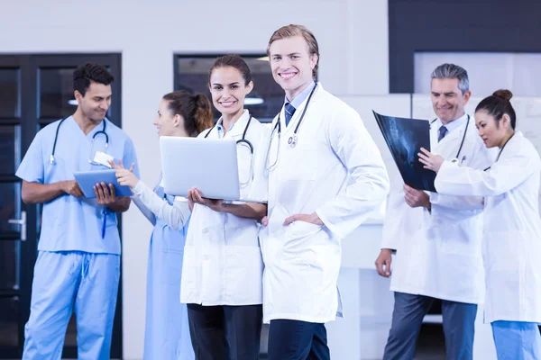 Medical team discussing x-ray report — Stock Photo, Image