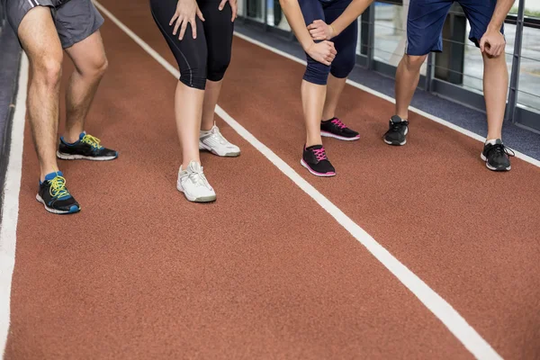 Atletische vrienden gonna begint te lopen — Stockfoto