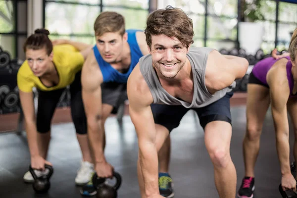 Haltères de levage de classe de fitness — Photo