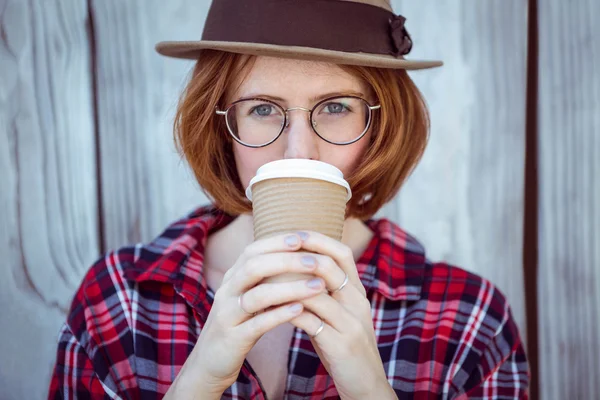 Hipster woman drinking coffee — Stock Photo, Image