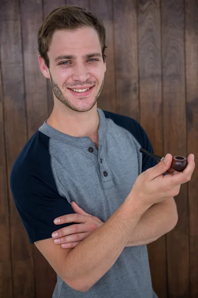 Vacker hipster röka pipa — Stockfoto