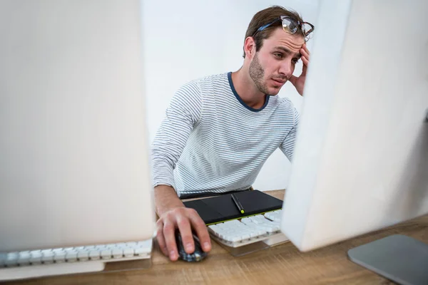 Tired man working on computer — Stock Photo, Image